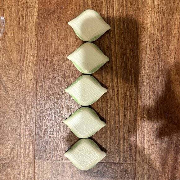 Leaf chopstick rests - Picture 6 of 7